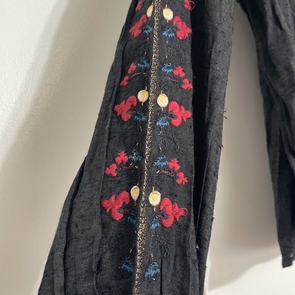 Velvet By Graham & Spencer Hunter Flores Blouse - Picture 7 of 11